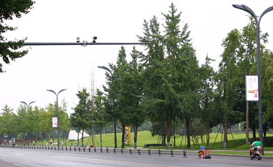 速來?yè)屛?！黃金地段！華體戶外廣告屏正在火熱招商中→