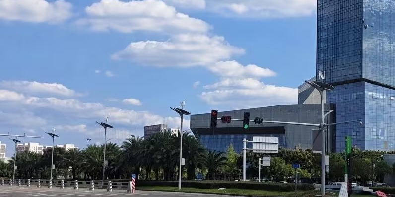 新能源“風(fēng)光無限”！華體風(fēng)光儲(chǔ)充一體化解決方案“碳”尋未來“源動(dòng)力”