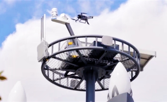 看！綿陽科技城新區(qū)的路燈上建了座“機場”