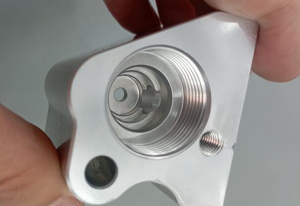 鋁合金異形交叉孔去毛刺，磨粒流加工效果完全OK！