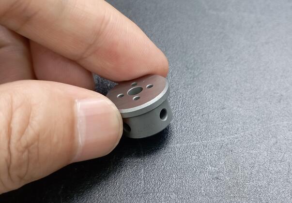 磨粒流究竟是怎么去除內(nèi)孔毛刺的，我做了個(gè)3D模擬！