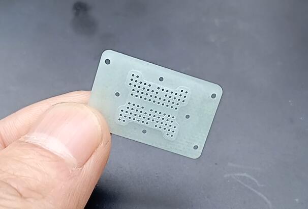 硬質塑料小孔去毛刺，可以用液態磨粒流嗎？