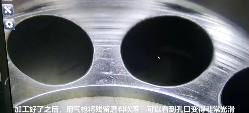 人工看不容易看到的深內(nèi)孔毛刺，磨粒流拋光機(jī)如何去毛刺