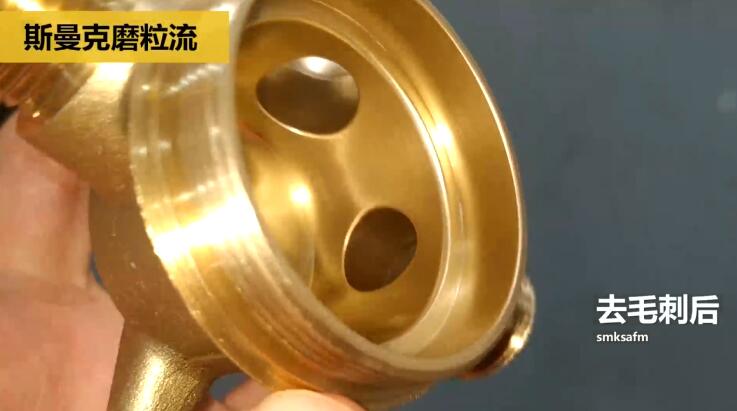 用磨粒流不怕劃傷，銅三通<a href='http://www.zhqysound.com' target='_blank'><u>交叉孔去毛刺</u></a>