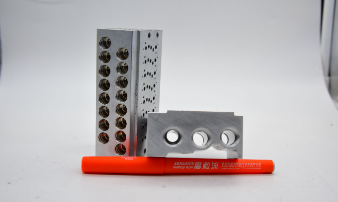 閥體<a href='http://www.zhqysound.com' target='_blank'><u>交叉孔去毛刺</u></a>，是令人十分苦惱的事情。一來閥體交叉孔多，二來交叉孔毛刺不像表面毛刺那樣容易接觸，所以，如果用人工對(duì)閥體<a href='http://www.zhqysound.com' target='_blank'><u>交叉孔去毛刺</u></a>，十分緩慢。
